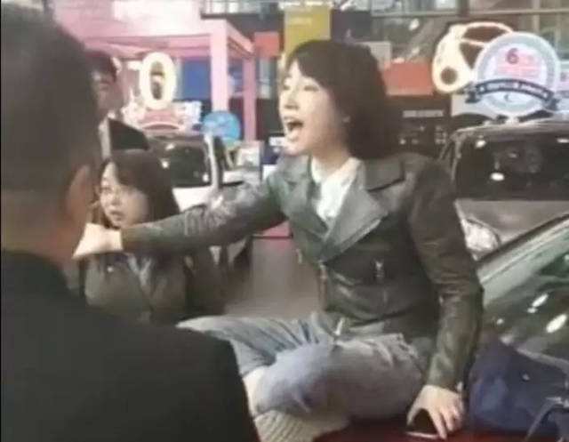 奔驰、研究生、“耍无赖”、维权、逻辑强、身体好，我们需要更多“硬本领”？